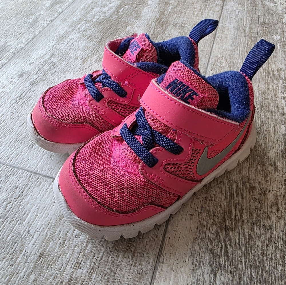 Toddler size 6 nike flex sneakers tennis shoes pink and purple girls shoes